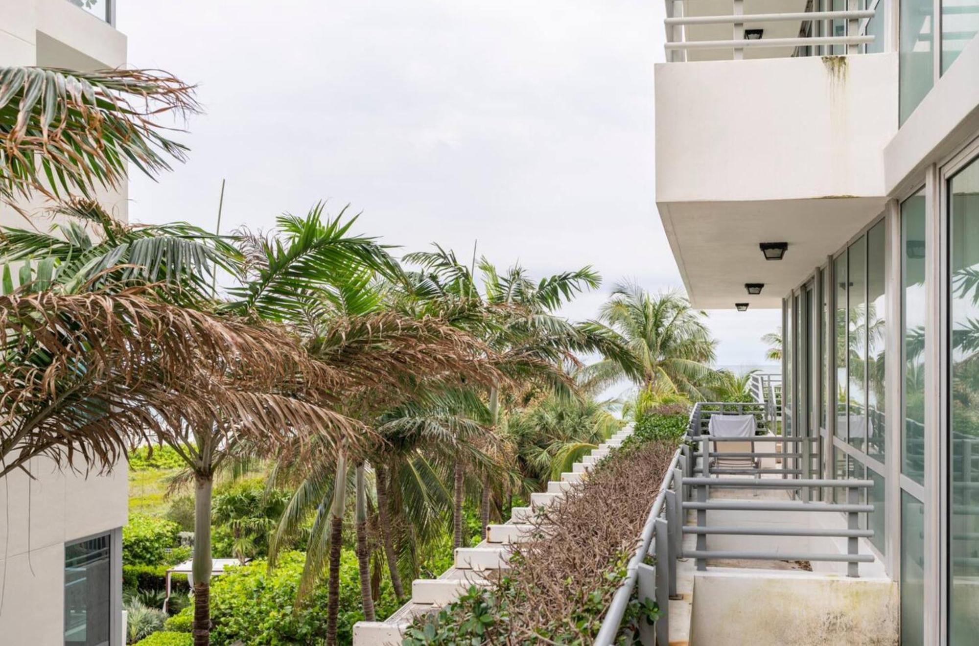 מיאמי ביץ' Beachfront Bentley Hotel One Bedroom Suite With Balcony And Beach Access מראה חיצוני תמונה