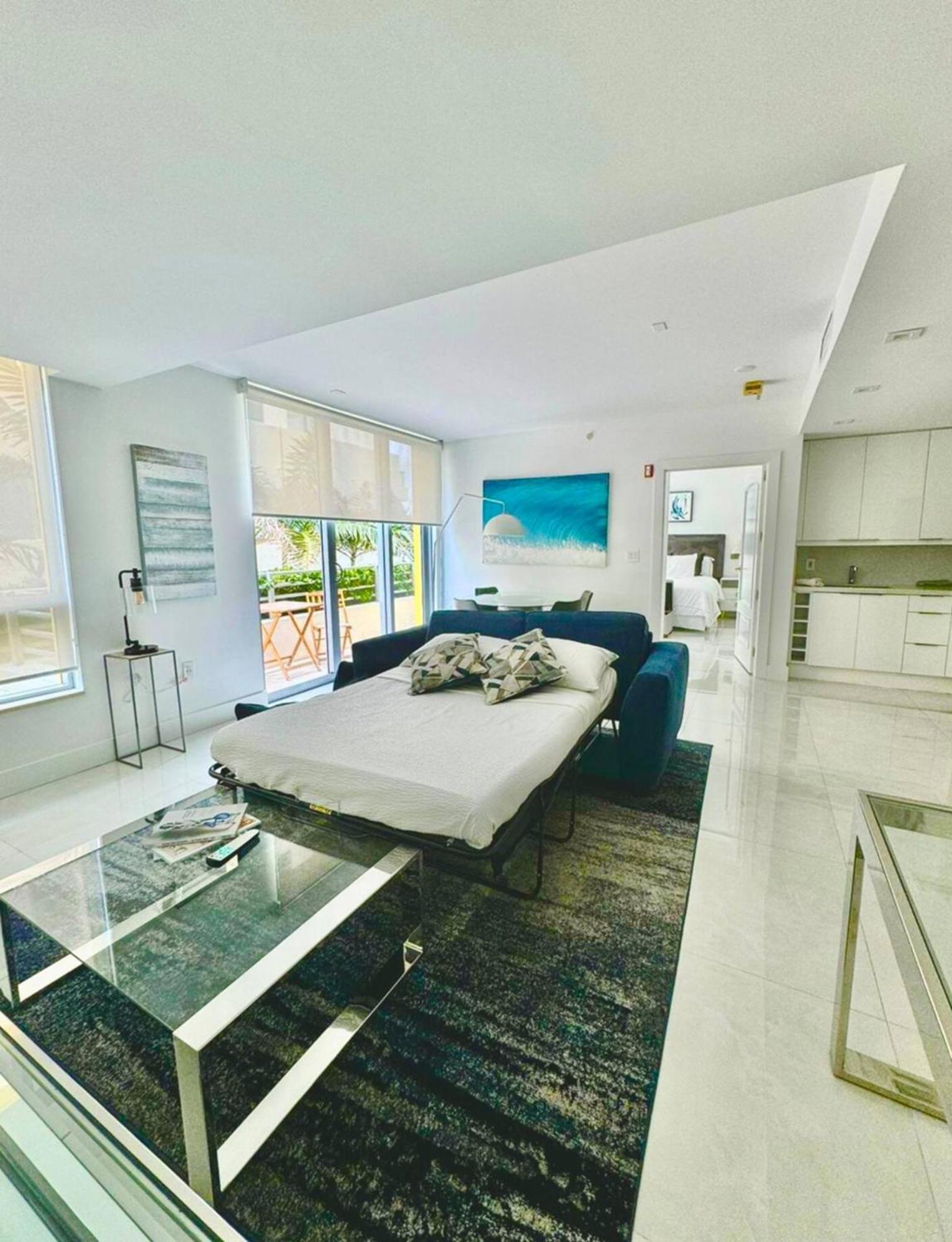 מיאמי ביץ' Beachfront Bentley Hotel One Bedroom Suite With Balcony And Beach Access מראה חיצוני תמונה