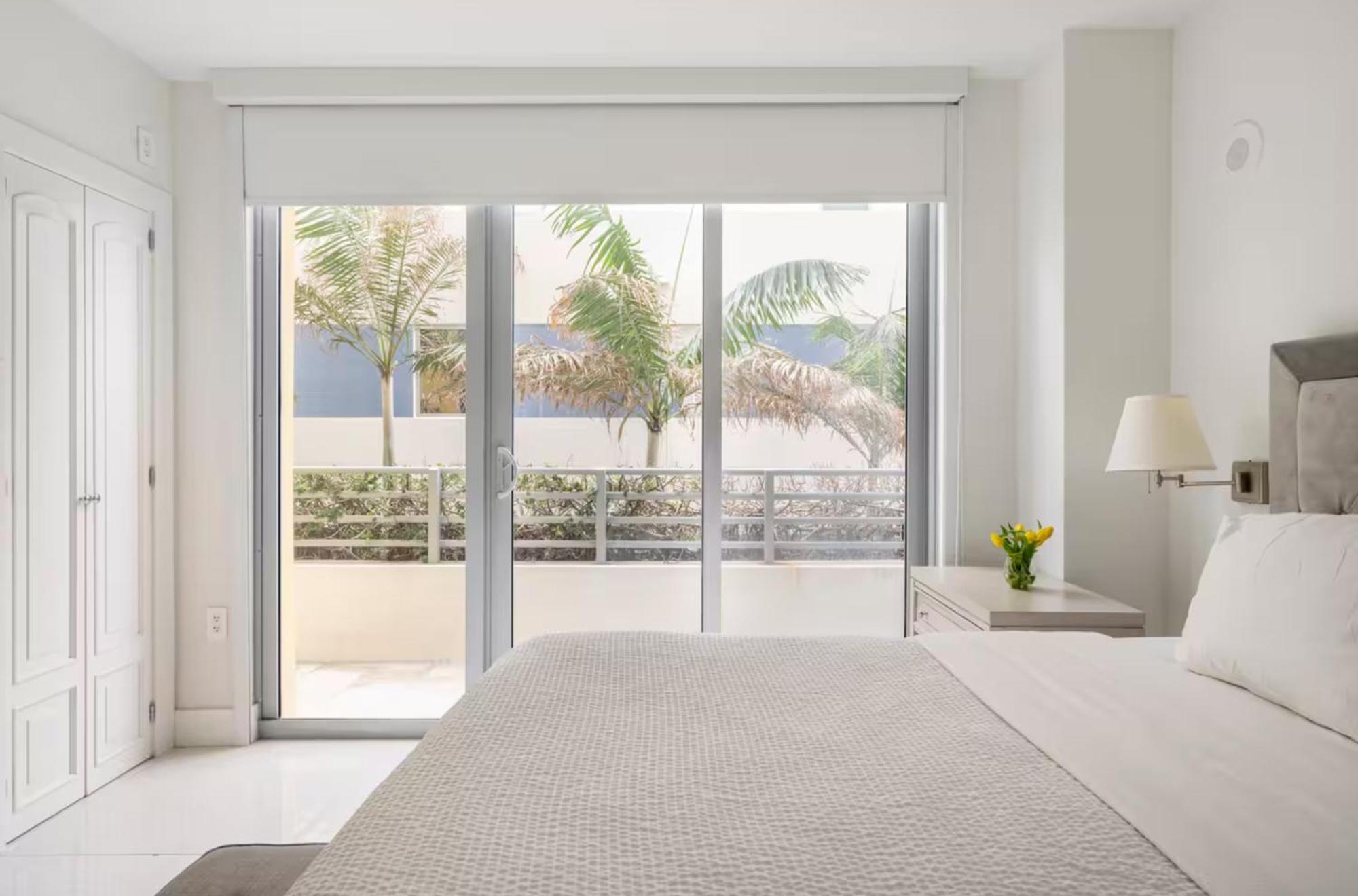 מיאמי ביץ' Beachfront Bentley Hotel One Bedroom Suite With Balcony And Beach Access מראה חיצוני תמונה